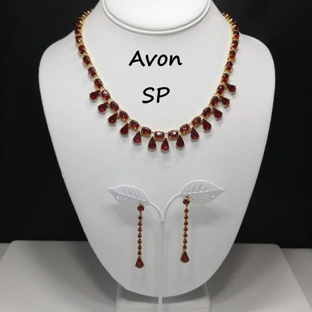 Avon 2004 Women’s Red Rhinestone Choker Adjustable Necklace Post Earrings Set